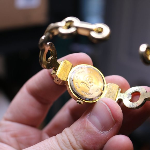 Woman caseback wirstwatch stainless steel golden tone - Picture 9 of 10